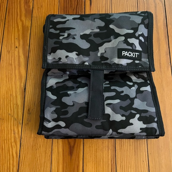 Place the lunch bag in the freezer and it keeps your lunch cold all day - Picture 5 of 5